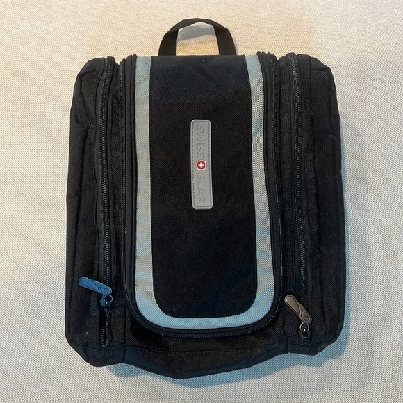 Swissgear Vertical Hanging Toiletry Kit -Like-New - Picture 7 of 13